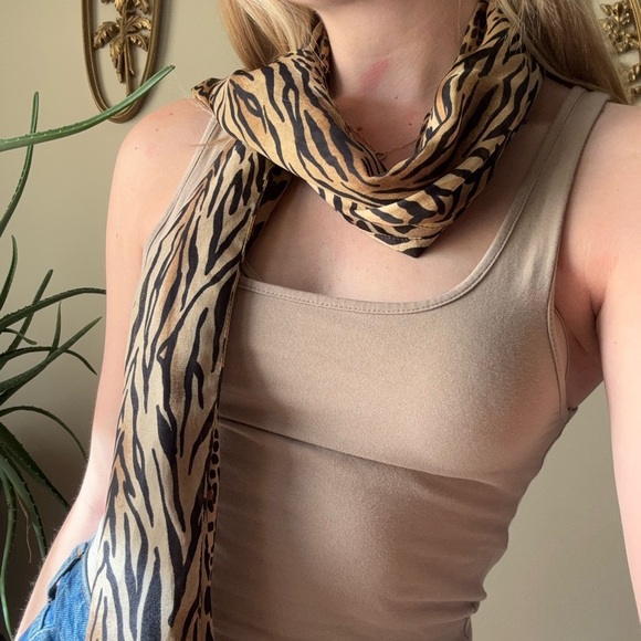 Animal Print Scarf - Picture 6 of 6